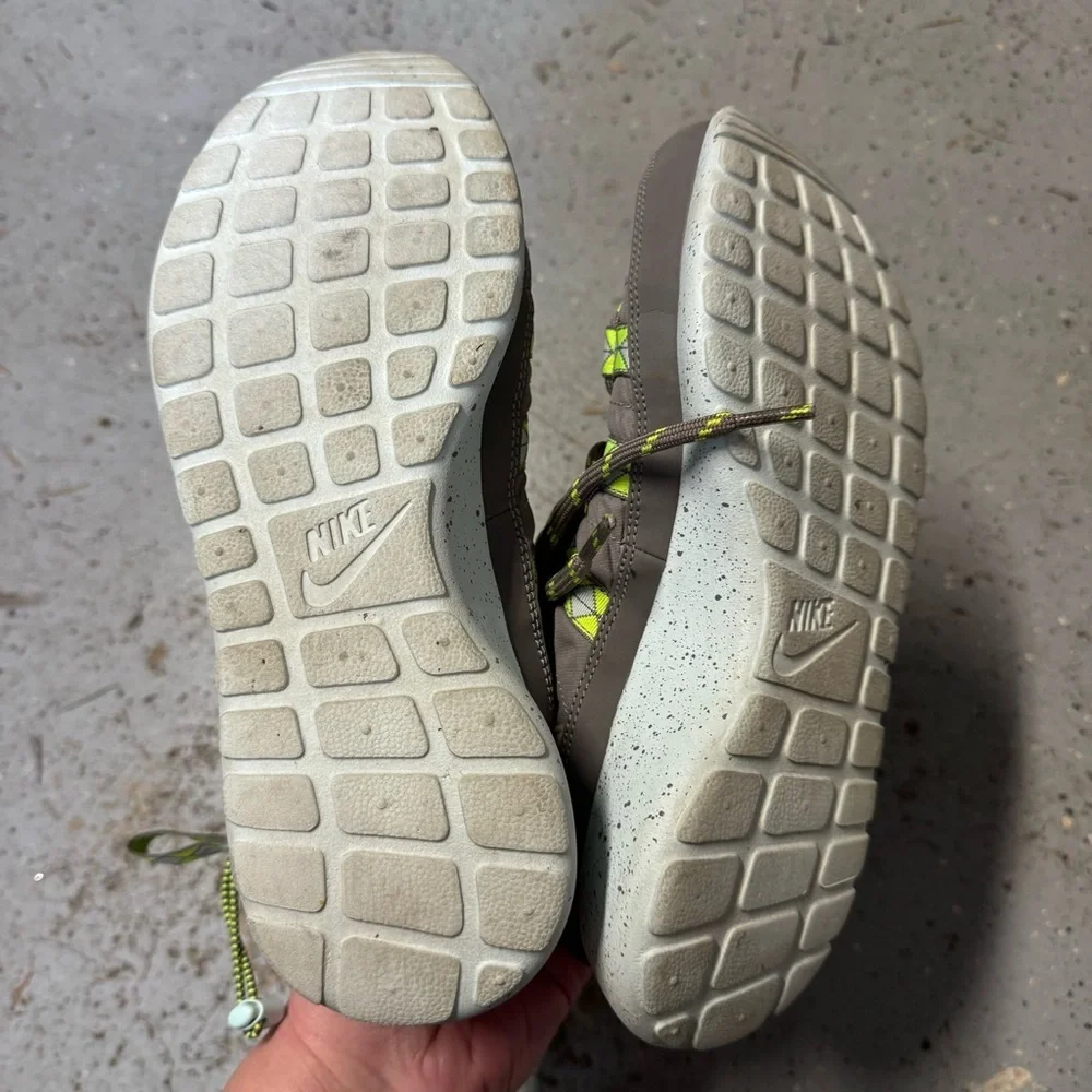 Nike Rosherun Hi Sneakerboot gray green boots